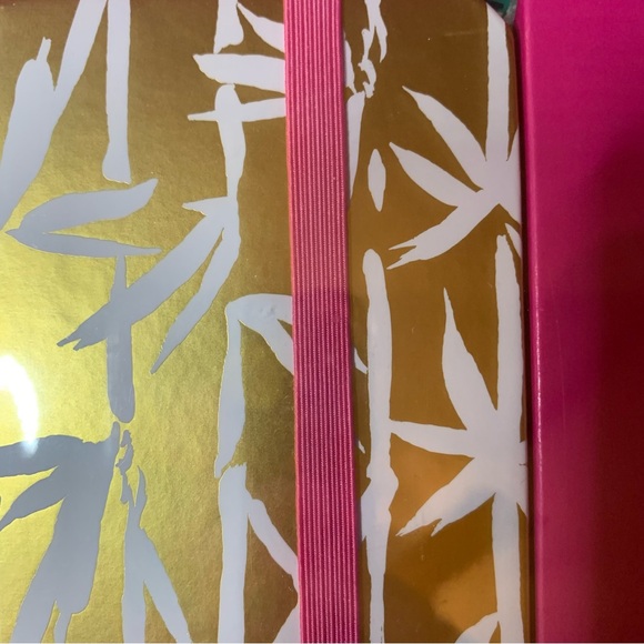 Lilly Pulitzer Bamboo Bash Boxed 128 pg lined Journal with Pen Gift Set - Picture 6 of 10